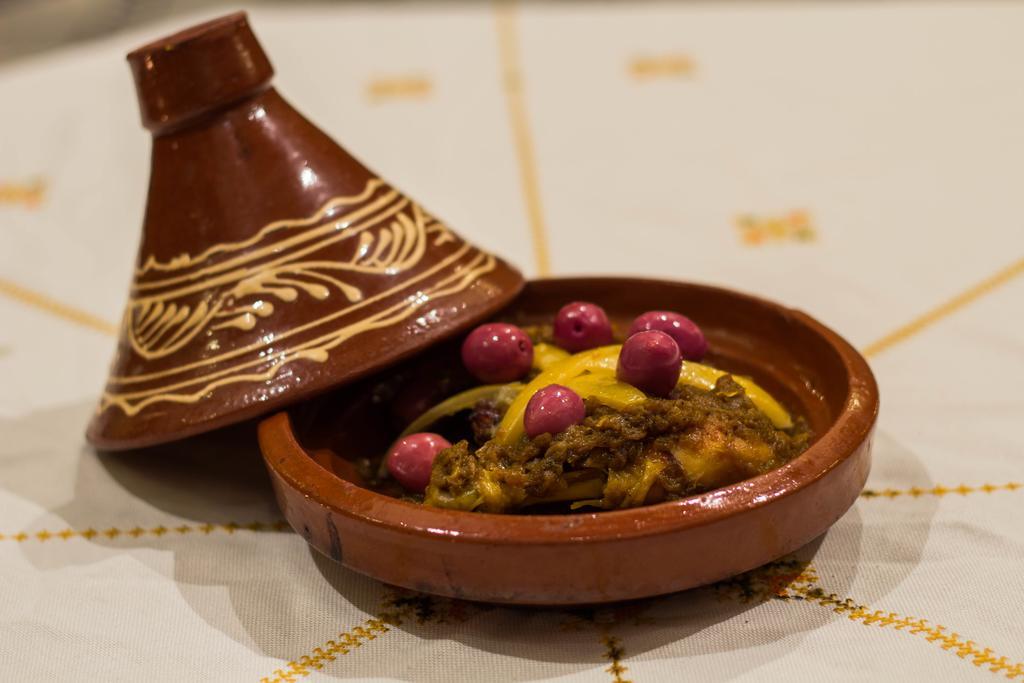 Riad Ibn Khaldoun Фес Екстериор снимка